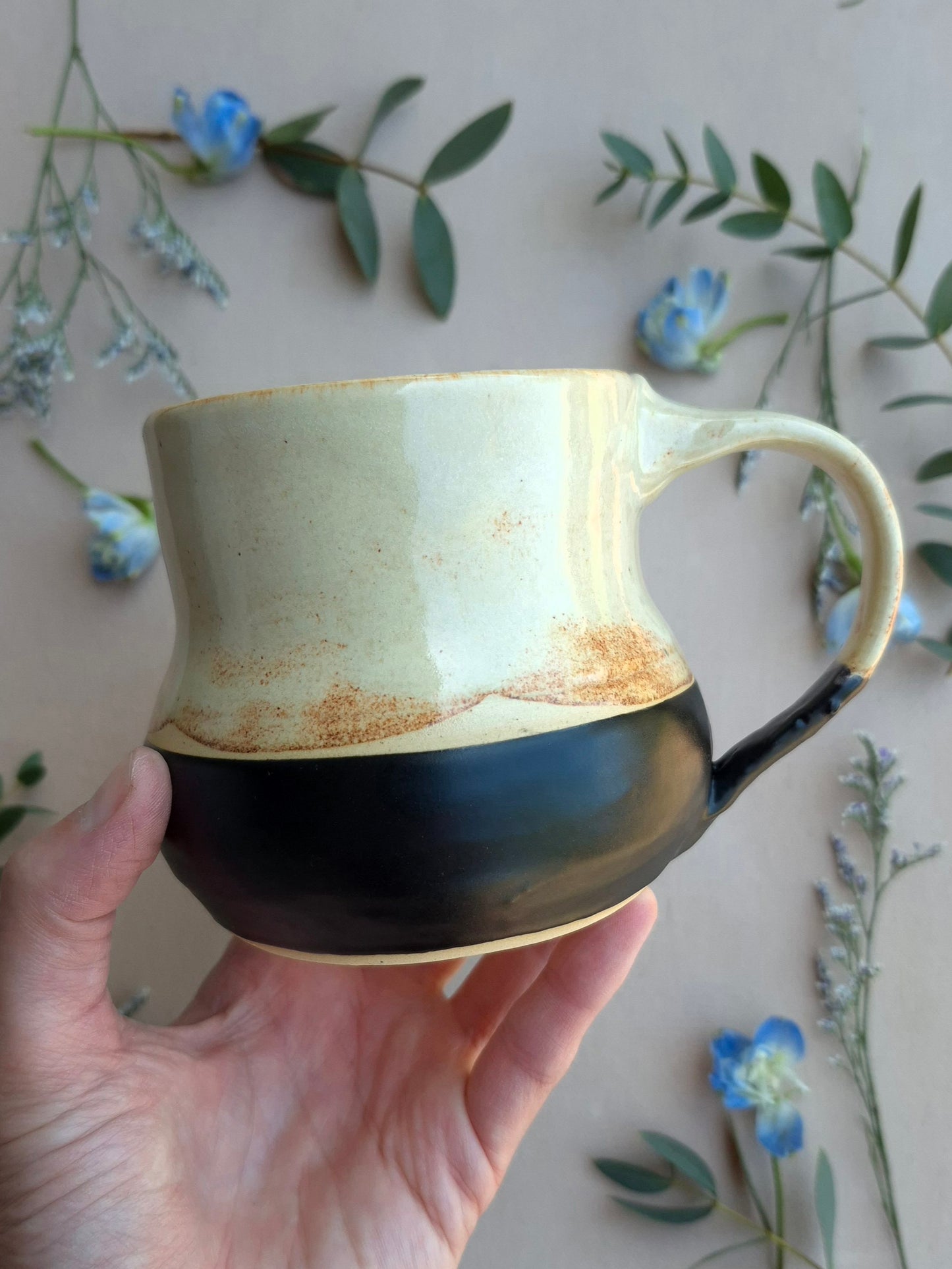 Bubble Mug in Shino and Black Satin