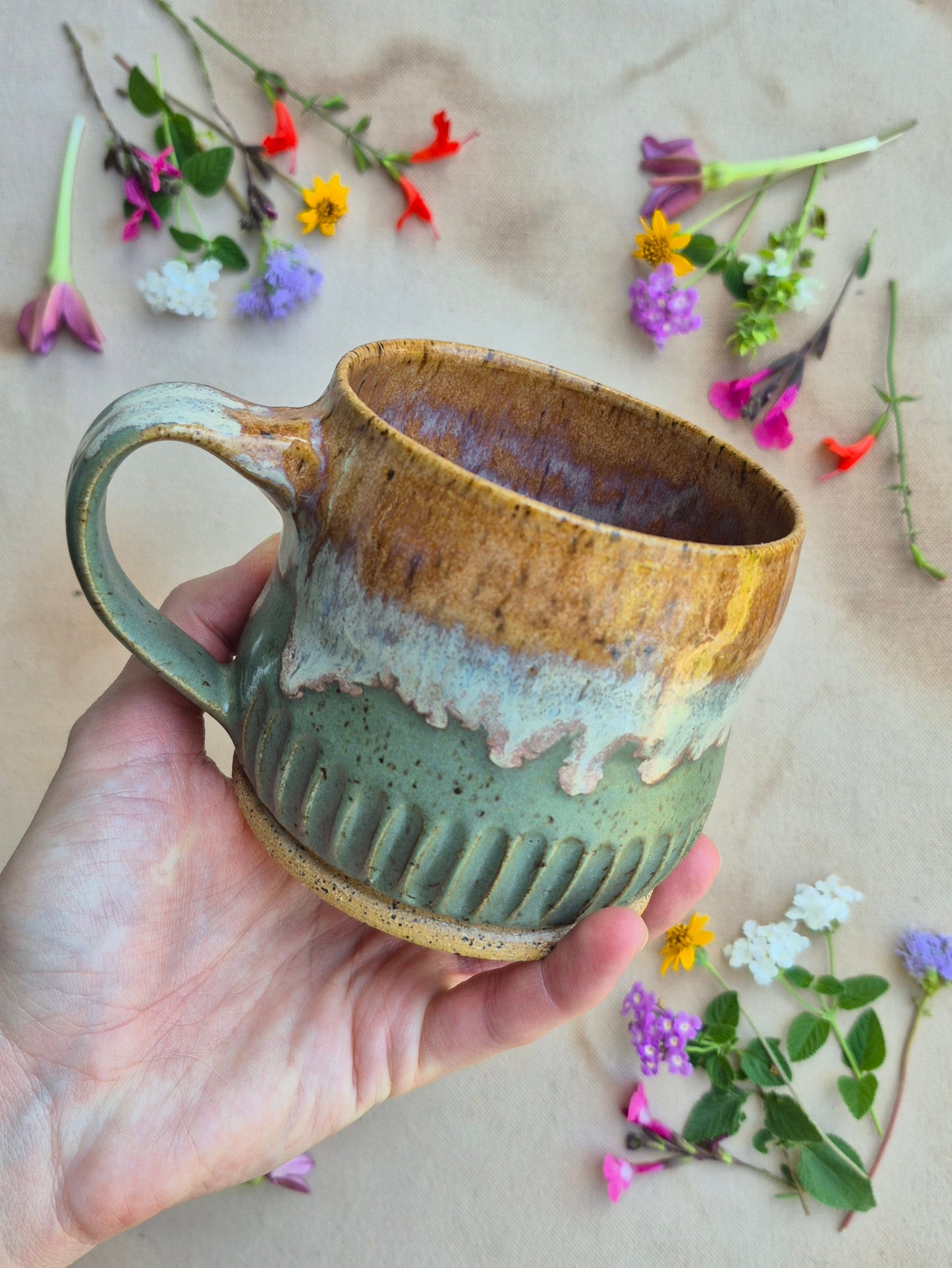 Carved Speckled Mug in Artichoke Ginger