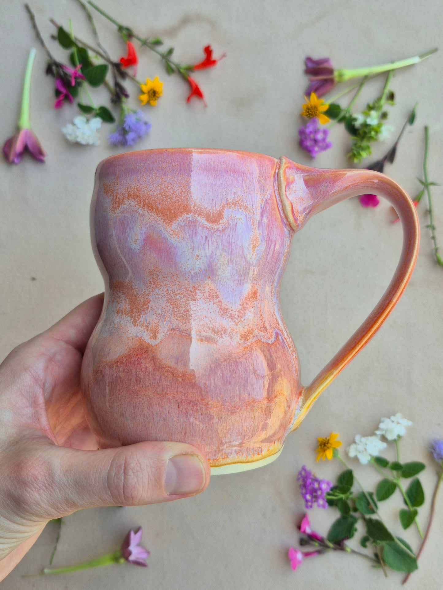 Curvy Mug in Peach Sunrise
