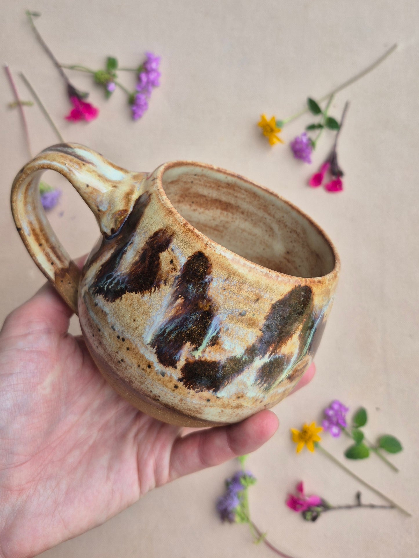 Round Mug in Light Shino Tea Dust