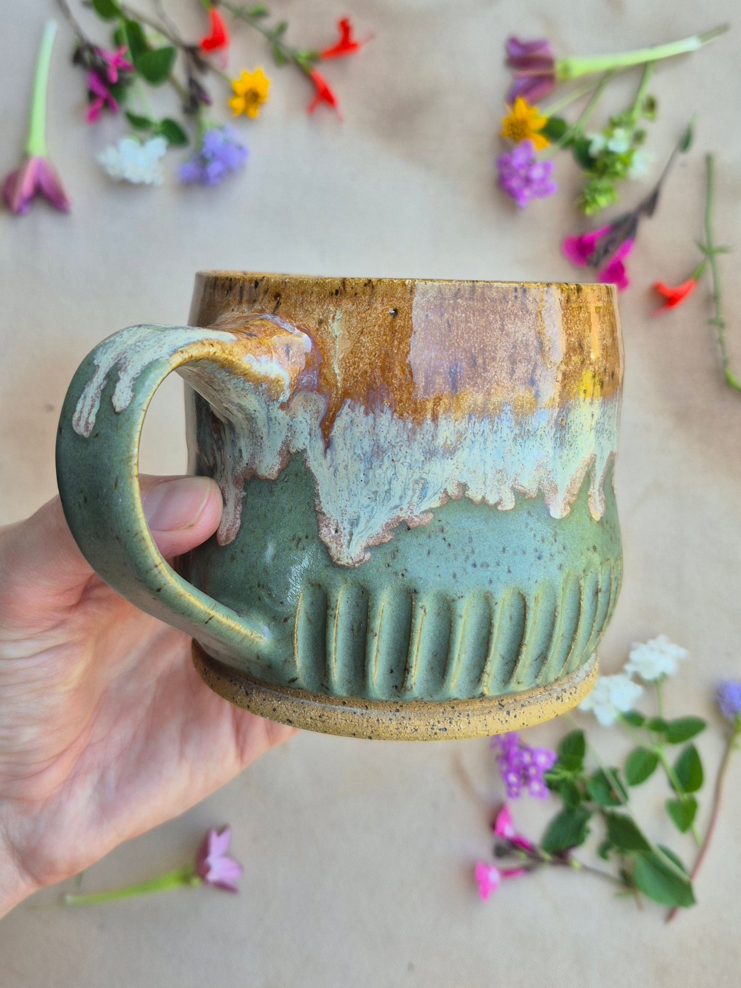 Carved Speckled Mug in Artichoke Ginger