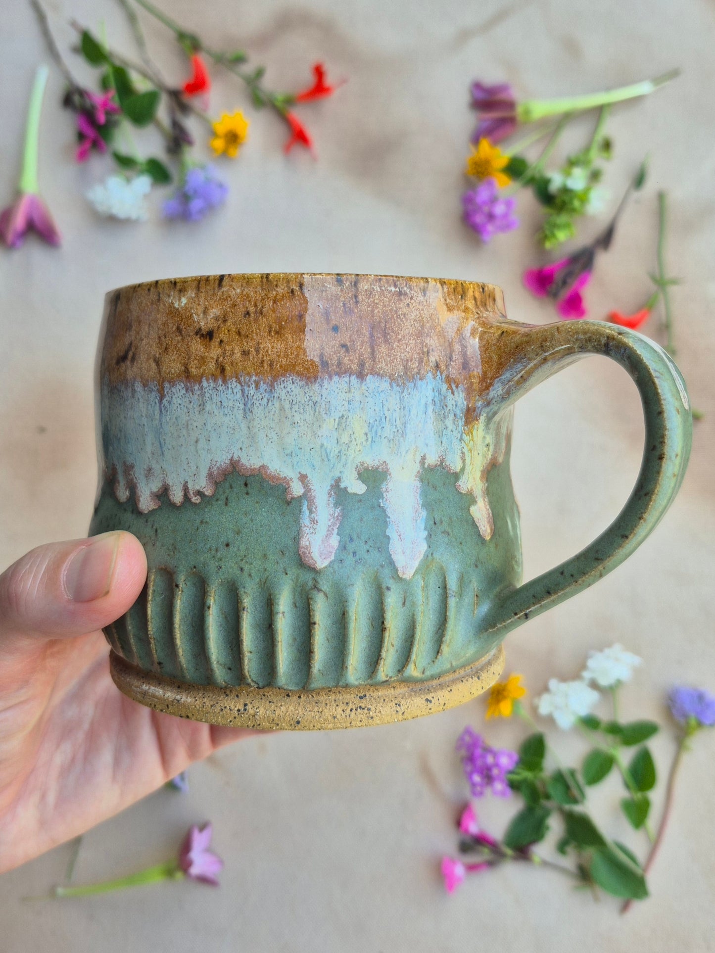 Carved Speckled Mug in Artichoke Ginger