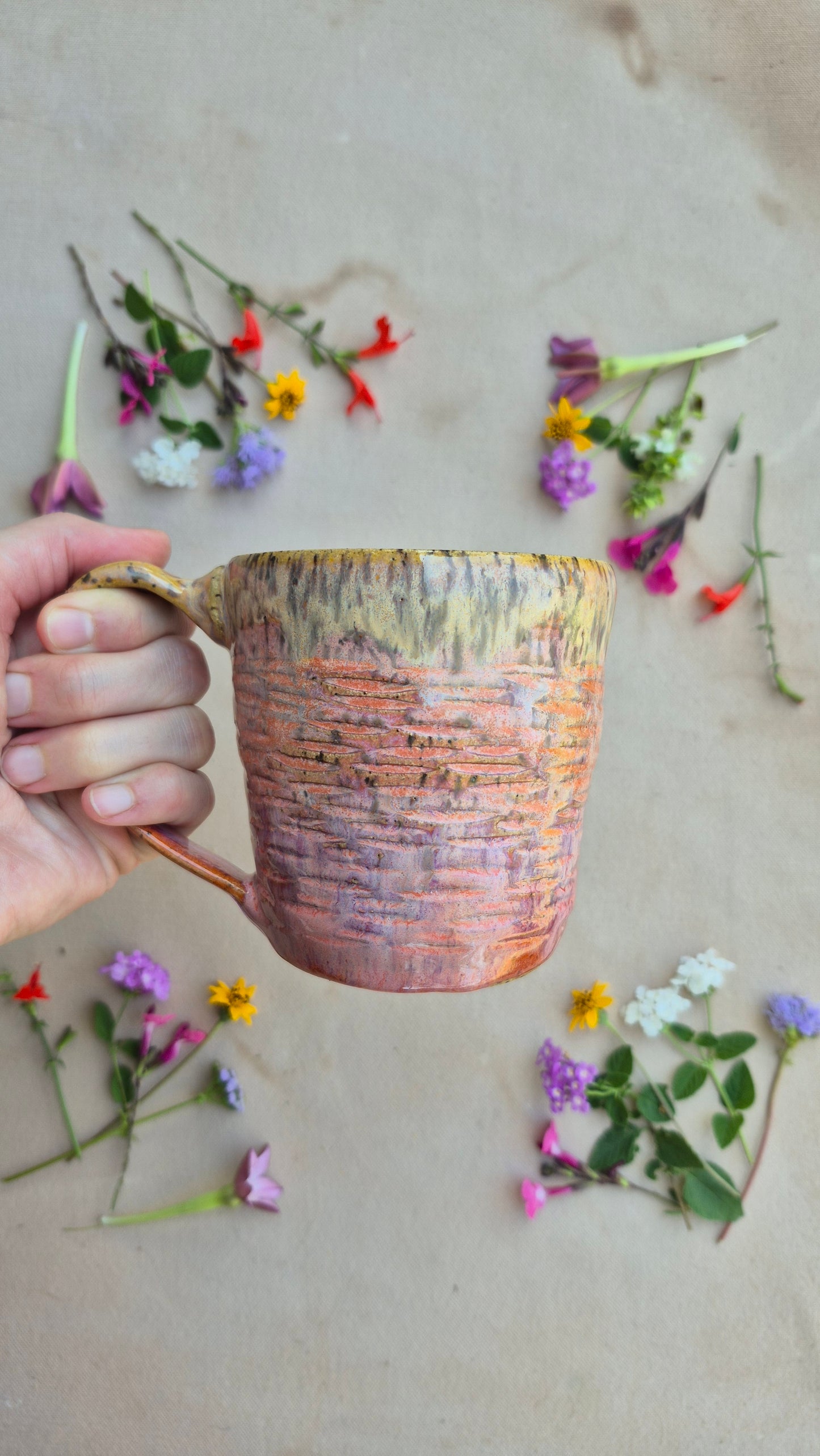 Carved Speckled Mug in Peach Sunrise