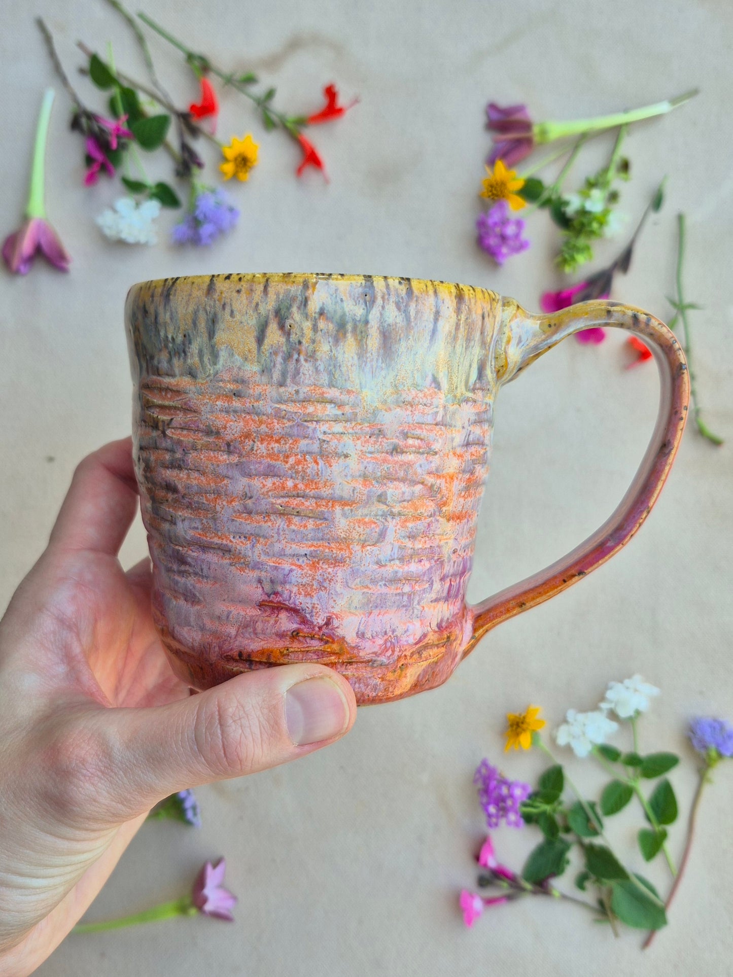 Carved Speckled Mug in Peach Sunrise